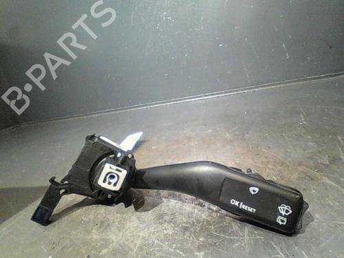 Used Steering column stalk SEAT LEON (1P1) 1.9 TDI (105 hp) 10762419