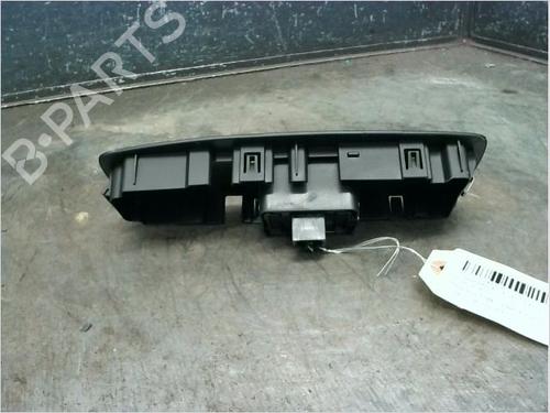 Used Switch RENAULT MEGANE IV Hatchback (B9A/M/N_) 1.6 dCi 130 (B9A4) (130 hp) 11058091