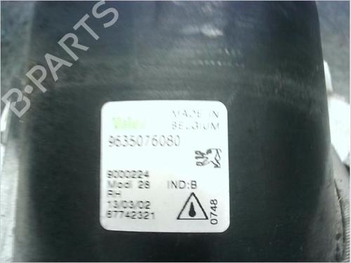 Used Right front fog light PEUGEOT 206 Hatchback (2A/C) 1.4 i (75 hp) 14979934