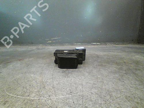 Used Right rear window switch SUZUKI SX4 (EY, GY) 2.0 DDiS 4x4 (RW420D) (135 hp) 11213057