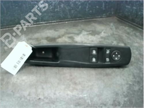 left-front-window-switch-renault-megane-iii-hatchback-bz01_-b3_-15-dci-2008-11177688 main image
