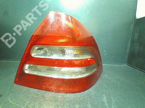 Used Right taillight Right taillight MERCEDES-BENZ C-CLASS (W203) C 220 CDI (203.006, 203.008) (143 hp) 10768802 10768802