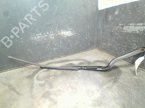 Used Front windshield wiper arm RENAULT TWINGO III (BCM_, BCA_) 1.0 SCe 70 (BCMB) (69 hp) 14873890