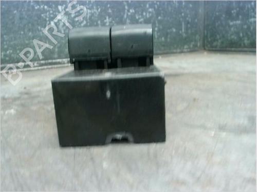 Used Left front window switch NISSAN MICRA III (K12) 1.2 16V (65 hp) 11251704