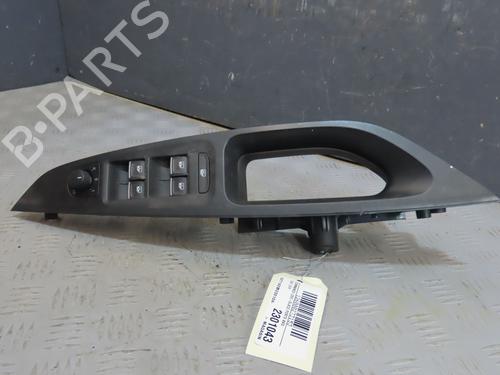 Used Left front window switch SEAT LEON (5F1) 1.5 TSI (150 hp) 30841071