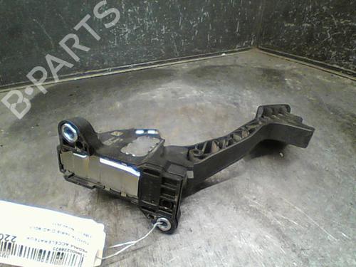 Used Pedal Pedal TOYOTA YARIS (_P13_) 1.4 D (NLP130_, NLP130) (90 hp) 10758337 10758337
