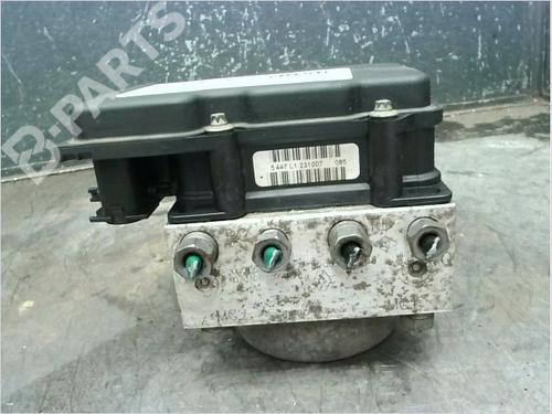 Used ABS pump RENAULT CLIO III (BR0/1, CR0/1) 1.5 dCi (C/BR0G, C/BR1G) (68 hp) 11058069