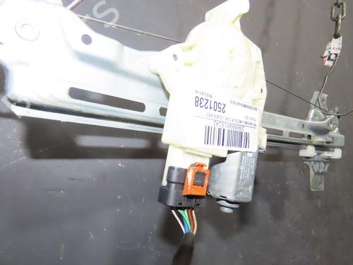 Rudehejsemekanisme Højre bagtil Rudehejsemekanisme Højre bagtil PEUGEOT 308 II (LB_, LP_, LW_, LH_, L3_) 1.2 THP 130 (131 hp) 33808273 33808273