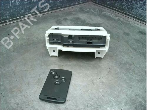 Lector de tarjetas RENAULT CAPTUR I (J5_, H5_) 0.9 TCe 90 (90 hp) 13111947