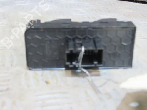 Used Left front window switch CITROËN C3 III (SX) 1.2 PureTech 82 (83 hp) 30311323