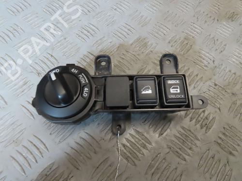 Used Shift knob NISSAN NAVARA NP300 Pickup (D23, D23T) 2.3 dCi 4x4 (D231) (163 hp) 23112495