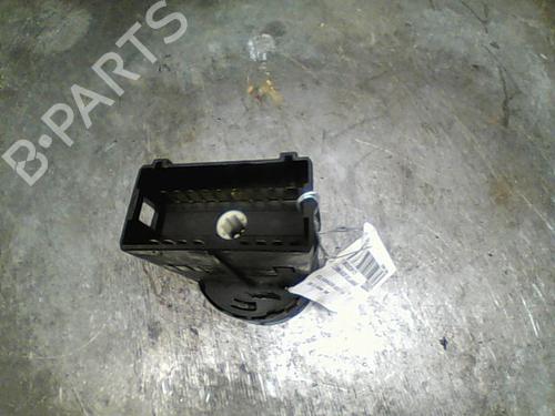 Used Headlight switch VW GOLF IV (1J1) 1.4 16V (75 hp) 10981288
