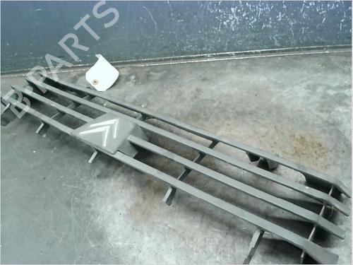 Used Grille CITROËN C15 Box Body/MPV (VD_) 1.8 D (60 hp) 23114420
