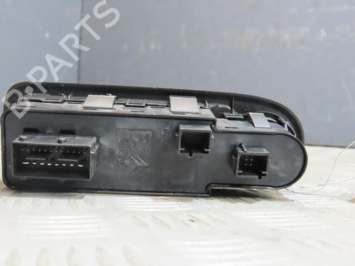 Interrupteur de vitre avant gauche PEUGEOT 308 I (4A_, 4C_) 1.6 HDi (112 hp) 26668842