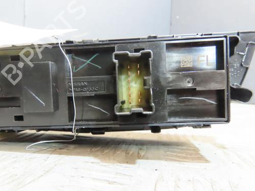 Used Left front window switch NISSAN QASHQAI II (J11, J11_) 1.2 DIG-T (115 hp) 27094779