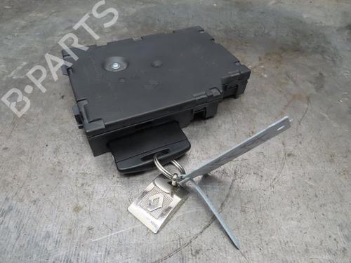 Used Card reader RENAULT CLIO IV (BH_) 1.2 TCe 120 (BHM0) (120 hp) 16211168