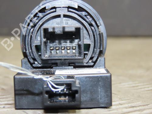 switch-nissan-juke-f15-2010-2011-2012-2013-2014-2015-2016-2017-2018-2019-27438375 main image