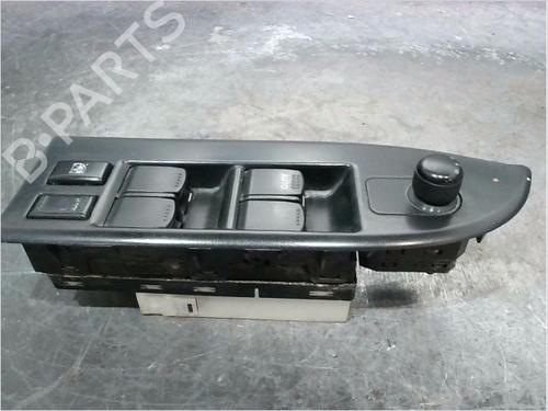 Comutador vidro frente esquerdo SUZUKI GRAND VITARA II (JT, TE, TD) 1.9 DDiS All-wheel Drive (JT419, TD44, JB419WD, JB419XD,... (129 hp) 15377994