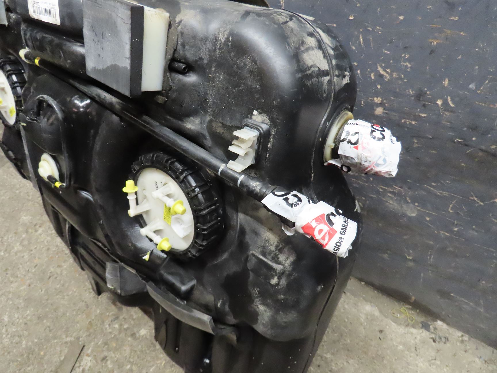 Fuel tank HYUNDAI SANTA FÉ II (CM) 2.2 CRDi GLS 4x4 16404019 | B-Parts
