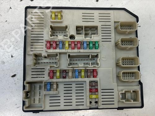 Used Fuse box RENAULT MEGANE III Hatchback (BZ0/1_, B3_) 1.9 dCi (BZ0N, BZ0J) (131 hp) 29923664