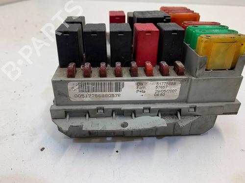 Fuse box FIAT BRAVO II (198_) 1.9 D Multijet (198AXB1A) | BP23952538E1 