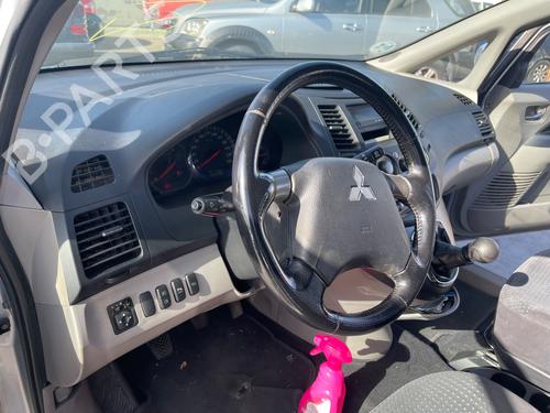 Used Switch MITSUBISHI GRANDIS (NA_W) 2.0 DI-D (NA8W) (136 hp) 30438095