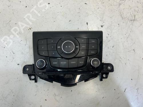 Used Radio CHEVROLET CRUZE (J300) 2.0 CDI (150 hp) 24052795