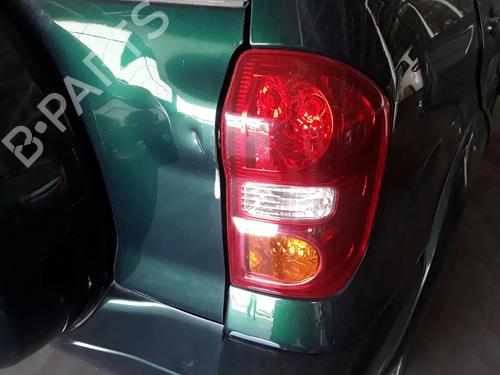 Højre baglygte TOYOTA RAV 4 II (_A2_) 2.0 D 4WD (CLA20_, CLA21_, CLA20R, CLA21R) (116 hp) 31589058