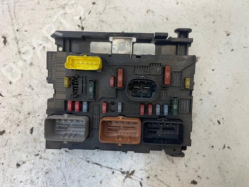 Sikringsdåse NISSAN QASHQAI I (J10, NJ10) 2.0 (141 hp) 31640995