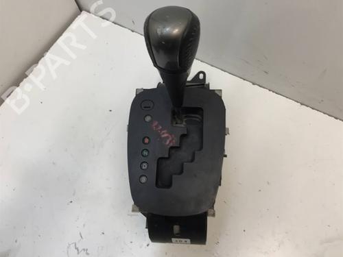 Used Gear lever TOYOTA YARIS (_P13_) 1.5 Hybrid (NHP130_, NHP130) (101 hp) 26660170