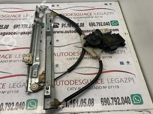Vindusheismekanisme venstre foran CITROËN C4 Grand Picasso I (UA_) 1.6 HDi (109 hp) 11004717