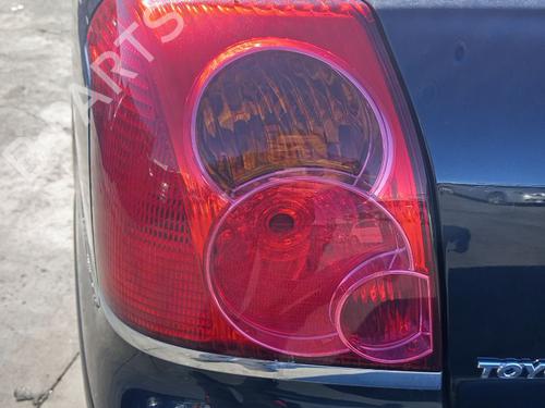 Achterlicht links TOYOTA AVENSIS (_T25_) 2.2 D-4D (ADT251_, ADT251R) (150 hp) 30743998