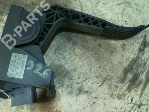 Used Pedal MERCEDES-BENZ SPRINTER 4-t Van (B904) [1995-2012]  10995412