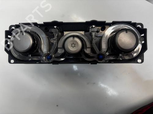 AC Styreenhet / Manøvreringsenhet MITSUBISHI GRANDIS (NA_W) 2.0 DI-D (NA8W) (136 hp) 28213105