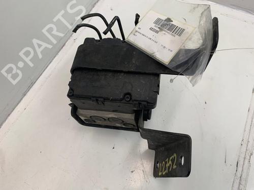 Used ABS pump HYUNDAI SANTA FÉ I (SM) 2.4 16V (146 hp) 13716275