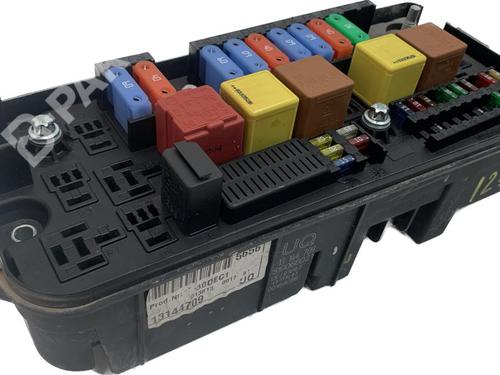 Used Fuse box OPEL SIGNUM Hatchback (Z03) 2.2 DTI (F48) (125 hp) 11055711