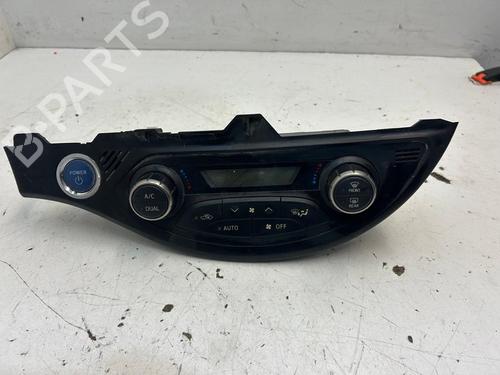 Used Climate control TOYOTA YARIS (_P13_) 1.5 Hybrid (NHP130_, NHP130) (101 hp) 23221807