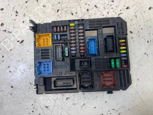 Used Fuse box PEUGEOT 3008 II SUV (MC_, MR_, MJ_, M4_) 1.2 THP/ PureTech 130 (MRHNSM, MRHNSU, MRHNSJ, MRHNYW,... (131 hp) 31358161