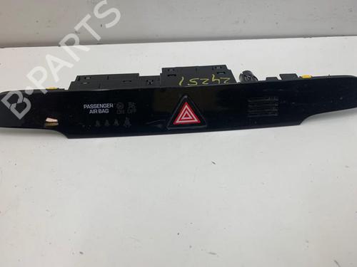 Used Warning switch HYUNDAI TUCSON (TL, TLE) 1.6 GDi (132 hp) 15969235