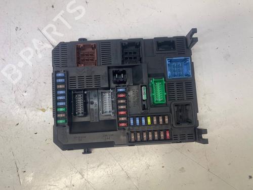 Used Fuse box Fuse box 32685982 32685982