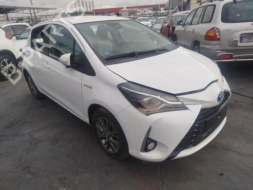 Used Front bumper reinforcement TOYOTA YARIS (_P13_) 1.5 Hybrid (NHP130_, NHP130) (101 hp) 30124001