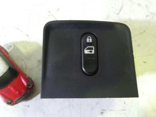Used Switch NISSAN PRIMERA (P12) 1.9 dCi (120 hp) 12618738