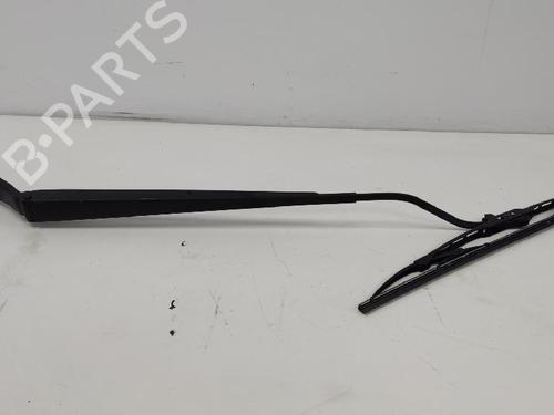 Used Front windshield wiper arm KIA SORENTO I (JC) 2.5 CRDi 4WD (140 hp) 15827682