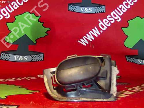 Højre bagtil invendig håndtag PEUGEOT 206 Saloon 1.4 (75 hp) 15271364