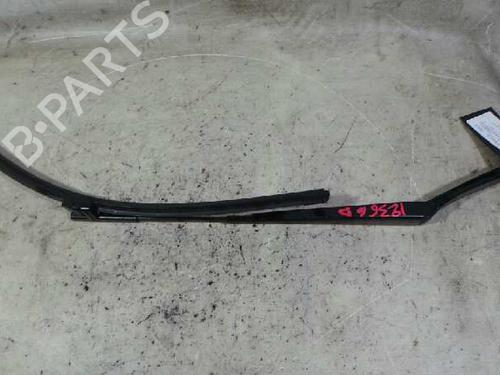 Used Front windshield wiper arm VW GOLF V (1K1) [2003-2010]  12610332