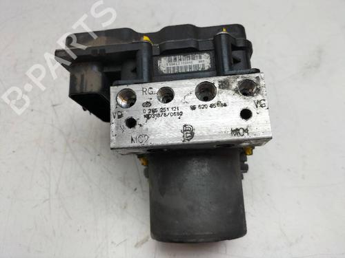 Used ABS pump CITROËN C6 (TD_) 3.0 HDi (241 hp) 13022458