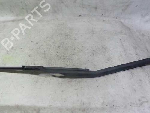 Used Front windshield wiper arm NISSAN PRIMERA (P12) 2.2 Di (126 hp) 12614259
