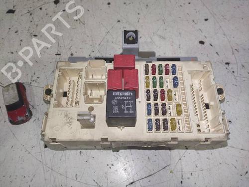 Zekeringkast FIAT STILO (192_) 1.9 JTD (192_XE1A) (115 hp) 12624618