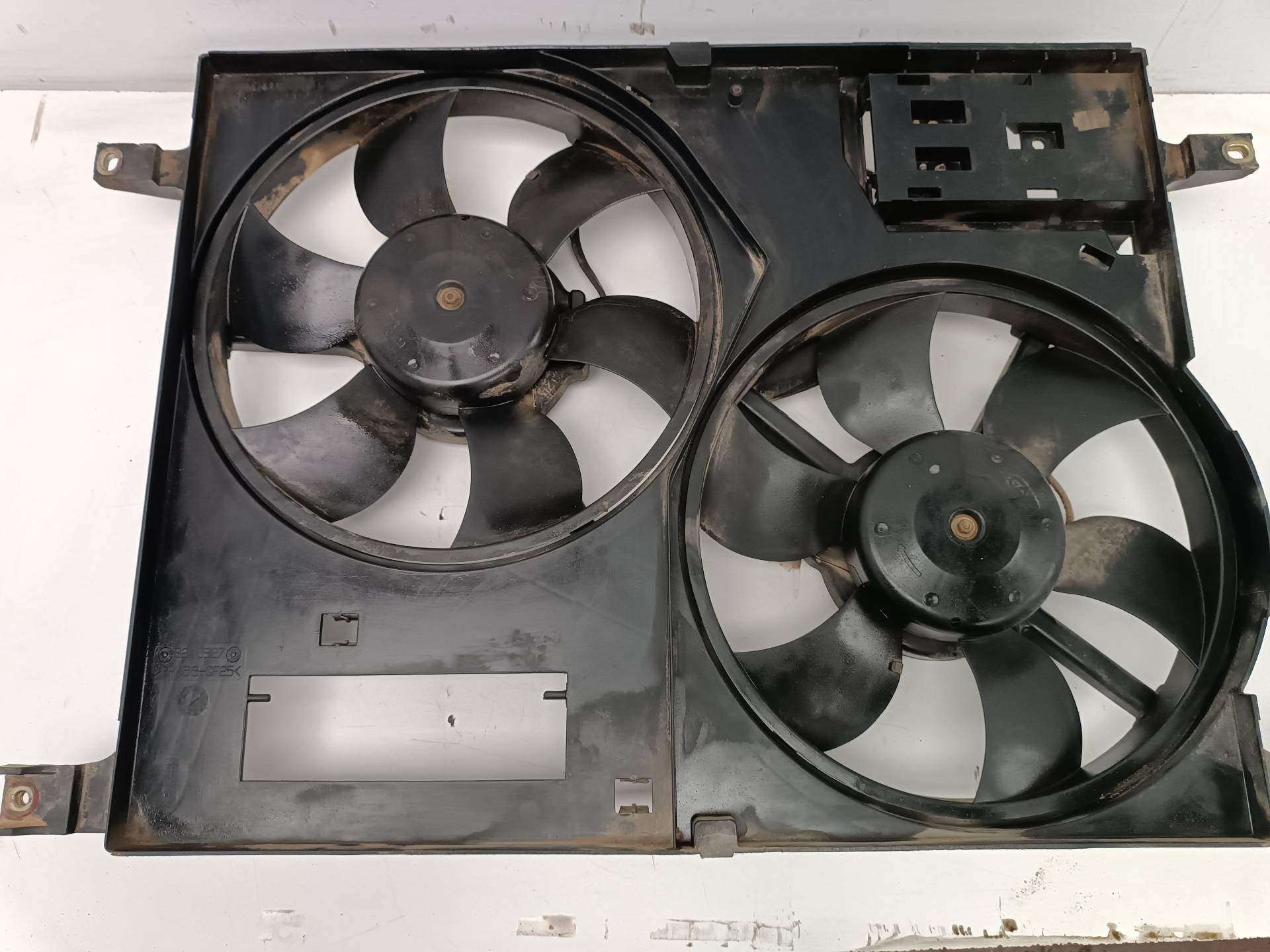Land Rover Freelander Radiator Radiator fan LAND ROVER FREELANDER I (L314) 2.0 Td4 4x4 16219113 | B-Parts