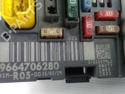 Caixa de fusíveis Caixa de fusíveis PEUGEOT PARTNER Box Body/MPV 1.6 HDi 16V (90 hp) 34529478 34529478